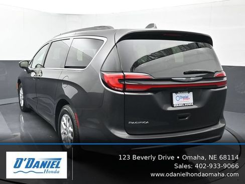 Used 2022 Chrysler Pacifica Touring-L FWD image 4