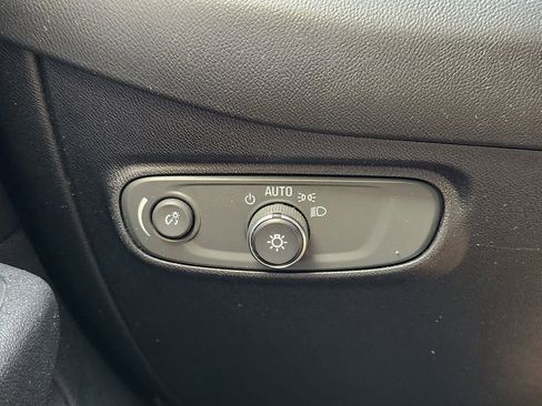 Used 2018 Chevrolet Equinox LS image 21