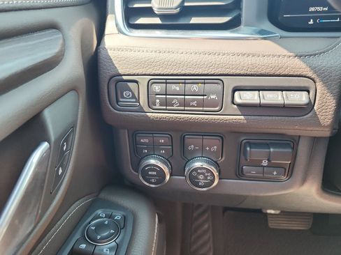Used 2023 GMC Yukon Denali w/ Denali Reserve Package AWD/4WD image 24