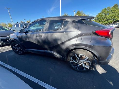 Used 2018 Toyota C-HR XLE FWD image 10