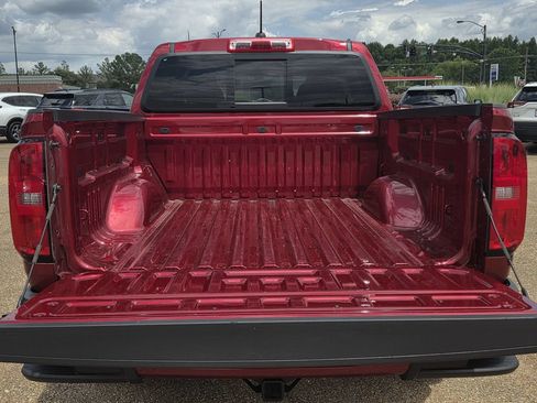 Used 2021 Chevrolet Colorado LT w/ Safety Package RWD image 23