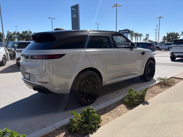 Used 2023 Land Rover Range Rover Sport SE Dynamic AWD/4WD image 3