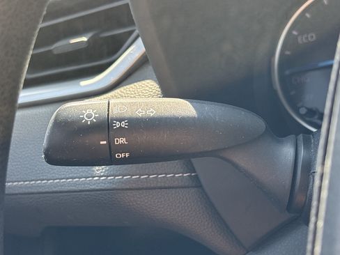 Used 2021 Toyota RAV4 LE AWD/4WD image 29
