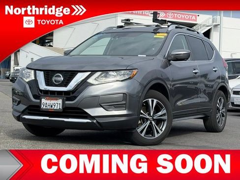 Used 2019 Nissan Rogue SV w/ Premium Package FWD image 2