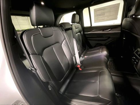 New 2025 Jeep Grand Cherokee Limited image 17