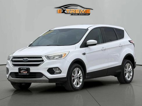 Used 2017 Ford Escape SE w/ SE Cold Weather Package image 1