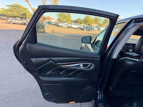 Used 2011 INFINITI M37 w/ Premium Pkg image 21