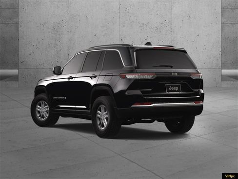 New 2025 Jeep Grand Cherokee Laredo image 5