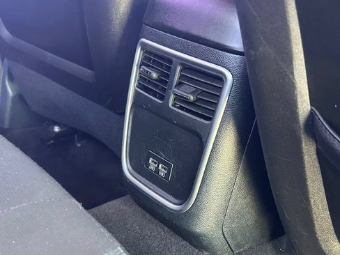 Used 2017 Dodge Charger SE RWD image 33