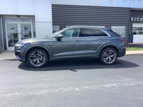 Used 2021 Audi Q8 Prestige w/ Prestige Package AWD/4WD image 2