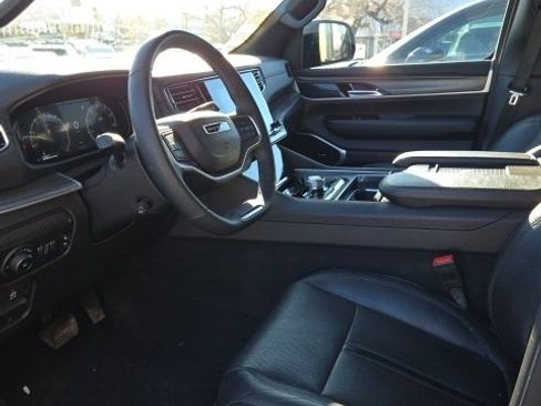 Used 2024 Jeep Wagoneer L Series II w/ Flexible Seating Group image 11