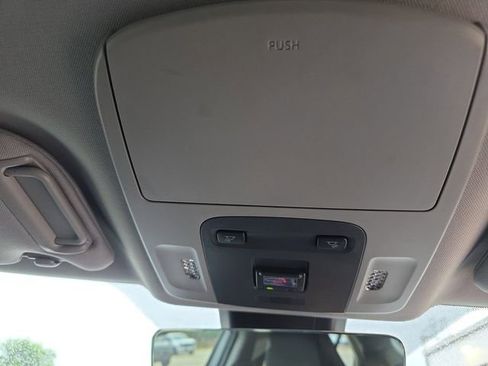 Used 2024 Toyota Camry SE image 4