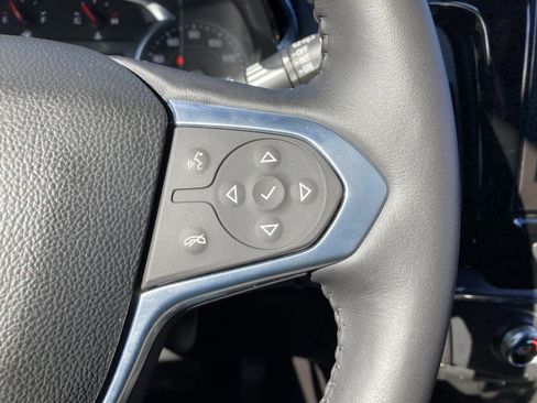 Used 2022 Chevrolet Traverse LT image 19