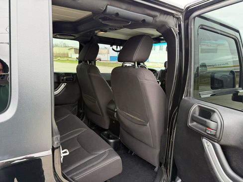 Used 2013 Jeep Wrangler Unlimited Sahara w/ Dual Top Group AWD/4WD image 24