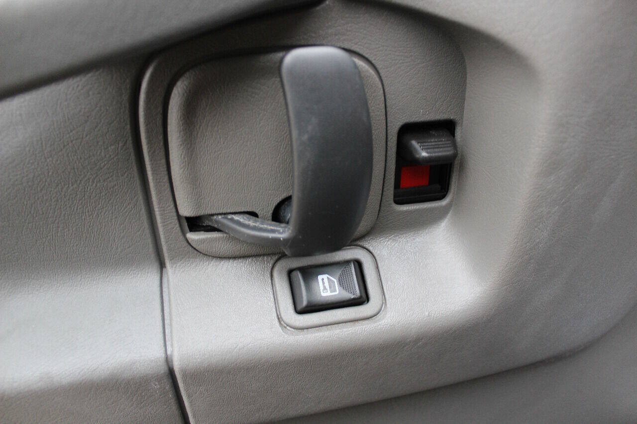 Used 2014 Chevrolet Express 2500 RWD image 13
