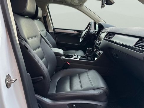 Used 2016 Volkswagen Touareg VR6 image 20