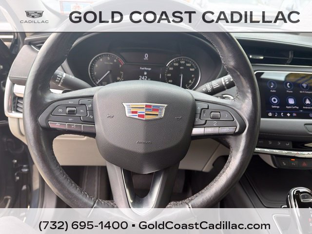 Used 2020 Cadillac XT4 Luxury w/ Cold Weather Package FWD image 16