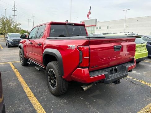 Used 2025 Toyota Tacoma TRD Off-Road AWD/4WD image 4