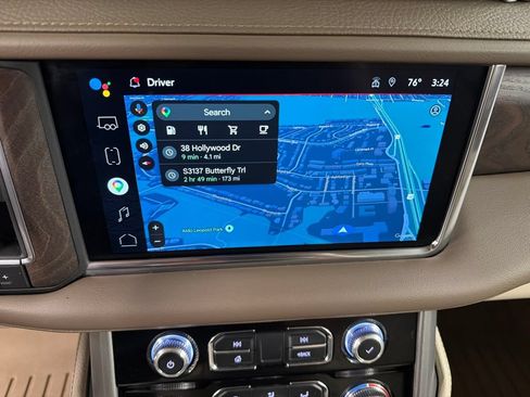 Used 2022 GMC Yukon XL Denali w/ Denali Premium Package AWD/4WD image 12