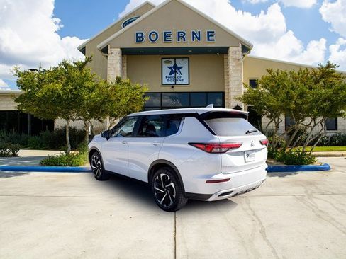 Used 2023 Mitsubishi Outlander SE image 3