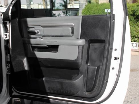 Used 2018 RAM 3500 Tradesman w/ Chrome Appearance Group image 31