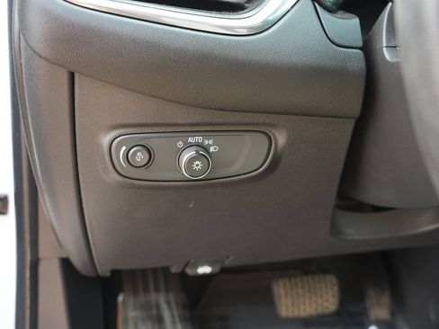 Used 2020 Chevrolet Equinox LS AWD/4WD image 17