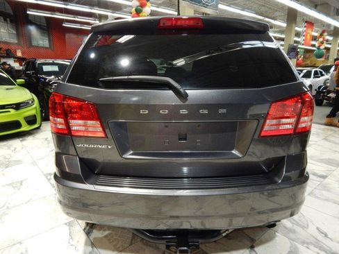 Used 2018 Dodge Journey SE image 5