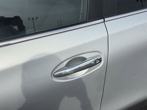 Used 2015 Nissan Rogue SV image 12