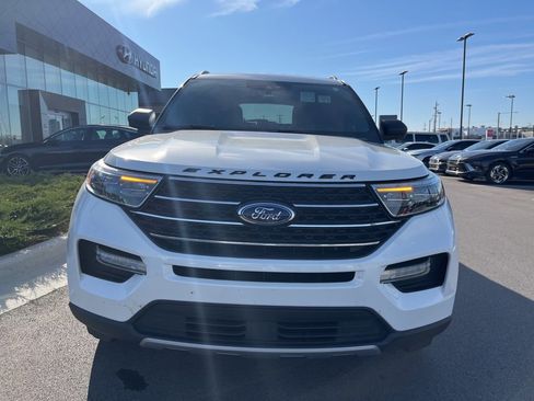 Used 2020 Ford Explorer XLT w/ Equipment Group 202A image 2