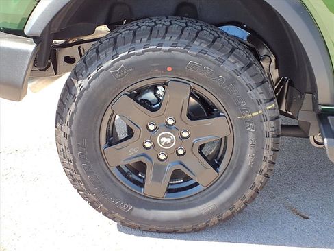 New 2025 Ford Bronco Outer Banks w/ Black Appearance Package image 11