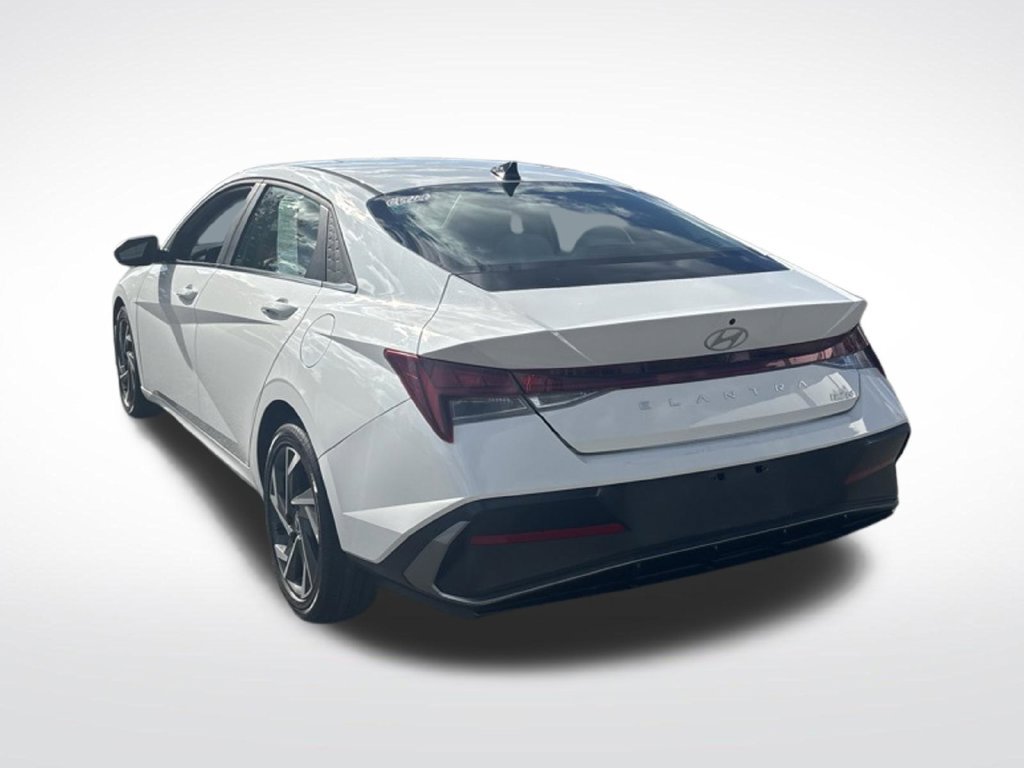 Used 2025 Hyundai Elantra Limited FWD image 5
