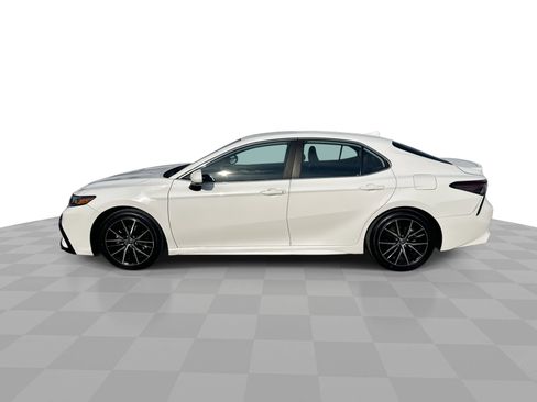 Used 2021 Toyota Camry SE image 5