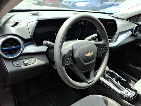 Used 2024 Chevrolet Trax LT FWD image 8