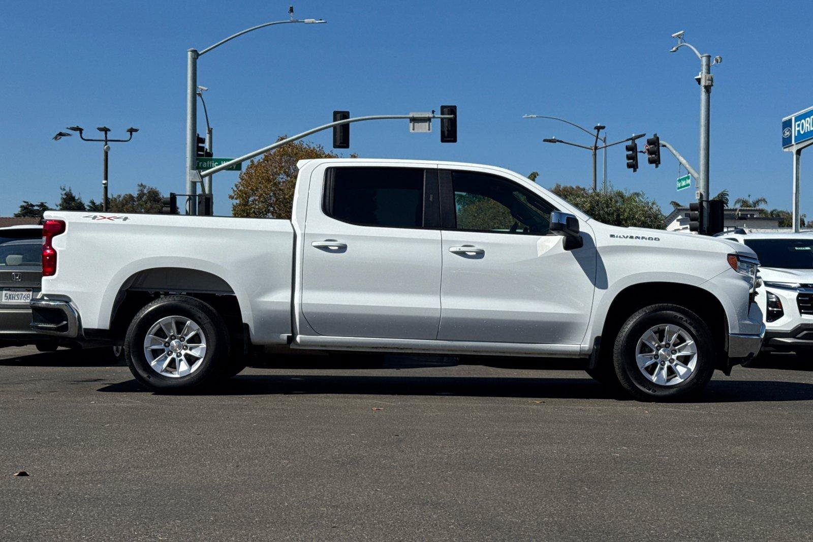 Used 2026 Chevrolet Silverado 1500 LT AWD/4WD image 4