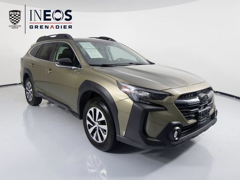 Used 2025 Subaru Outback Premium AWD/4WD image 3
