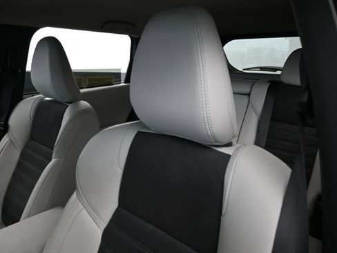 Used 2025 Mitsubishi Outlander SE FWD image 16