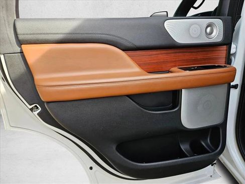 Used 2020 Lincoln Navigator Reserve w/ Luxury Package image 20