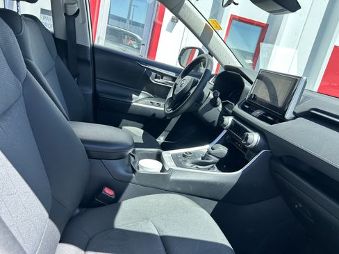 Used 2025 Toyota RAV4 XLE AWD/4WD image 12