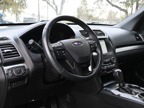 Used 2019 Ford Explorer XLT w/ Equipment Group 202A image 15