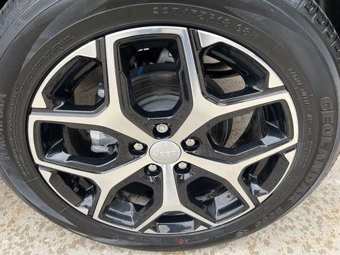 Used 2024 Jeep Compass Limited image 10