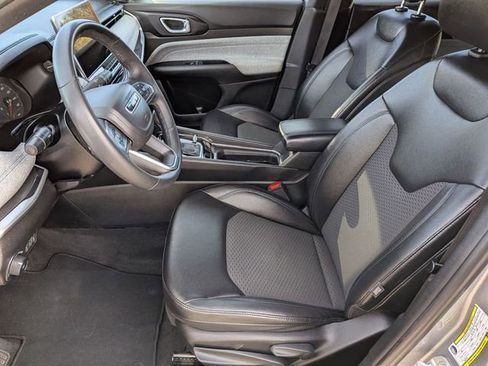 Certified 2024 Jeep Compass Latitude image 12