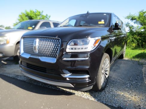 Used 2019 Lincoln Navigator L Reserve w/ Cargo Package AWD/4WD image 3