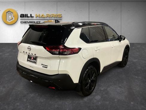 Used 2023 Nissan Rogue SV w/ SV Premium B Package image 2