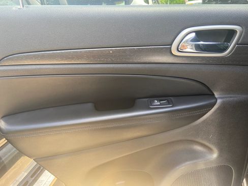 Used 2018 Jeep Grand Cherokee Altitude RWD image 18