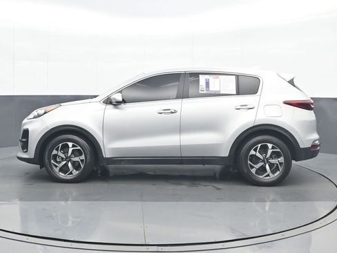 Used 2022 Kia Sportage LX image 3