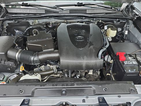 Used 2021 Toyota Tacoma TRD Sport w/ Technology Package AWD/4WD image 29
