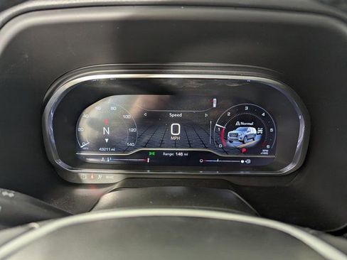 Used 2023 GMC Yukon SLT w/ SLT Premium Package image 16