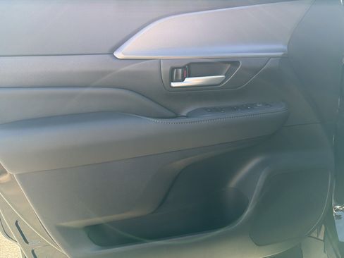 Used 2026 Toyota Grand Highlander XLE image 10
