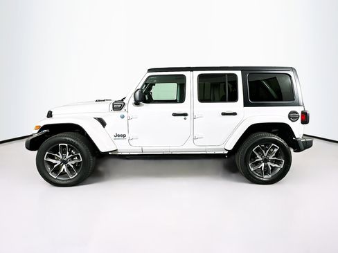 Used 2024 Jeep Wrangler Unlimited w/ Convenience Group AWD/4WD image 4