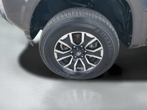 Used 2020 Toyota Tacoma TRD Sport AWD/4WD image 26
